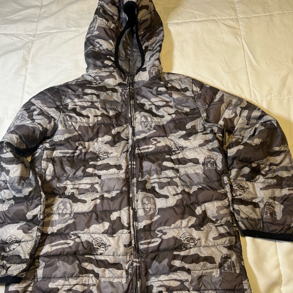 GAP Disney Star Wars Gray Camo light weight puffer Jacket